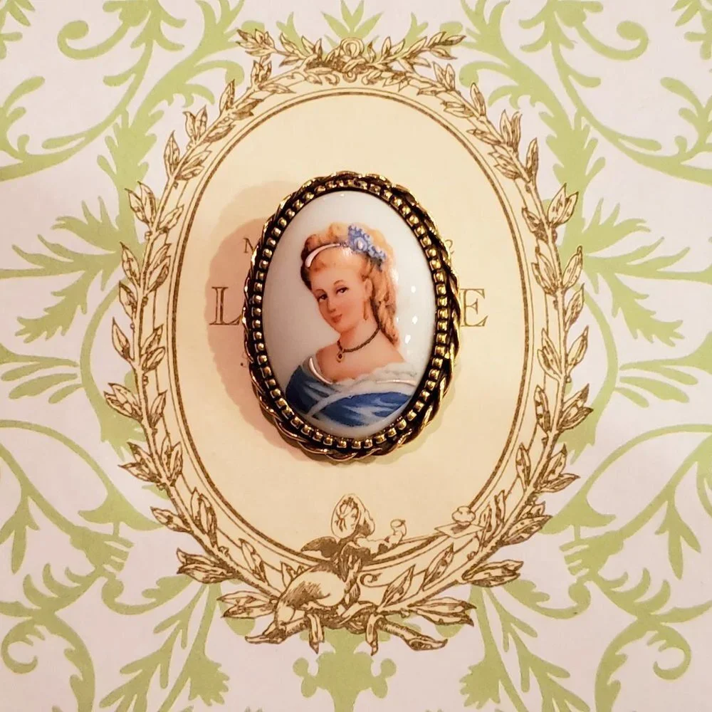 VTG‎ Hand Painted Lady in Blue Limoges Brooch Pin